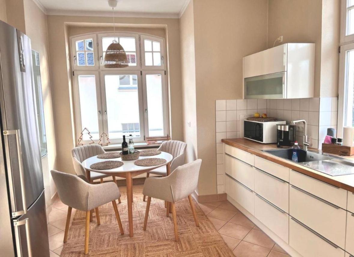Feine Apartments In Der Suedstadt Von Erfurt Mit Kostenlosen Stellplatz & Flasche Wein Zur Begruessung Buitenkant foto