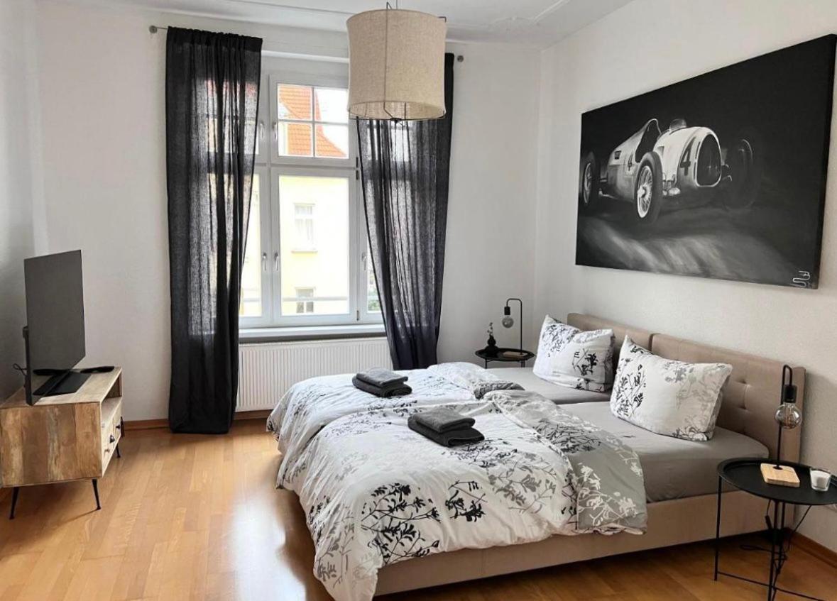 Feine Apartments In Der Suedstadt Von Erfurt Mit Kostenlosen Stellplatz & Flasche Wein Zur Begruessung Buitenkant foto